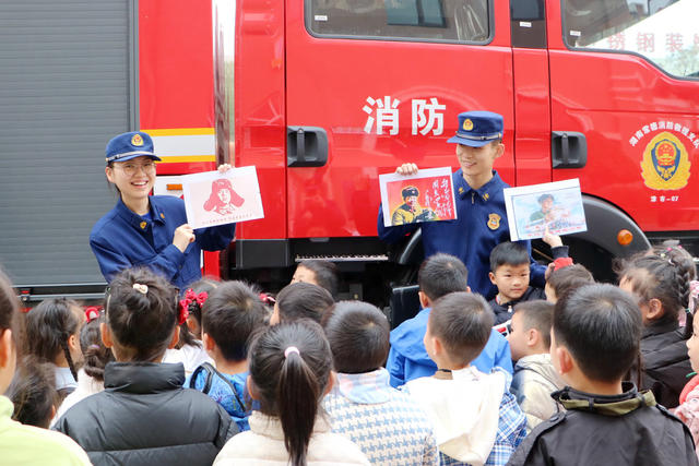 讲述雷锋故事 做新时代的雷锋传人