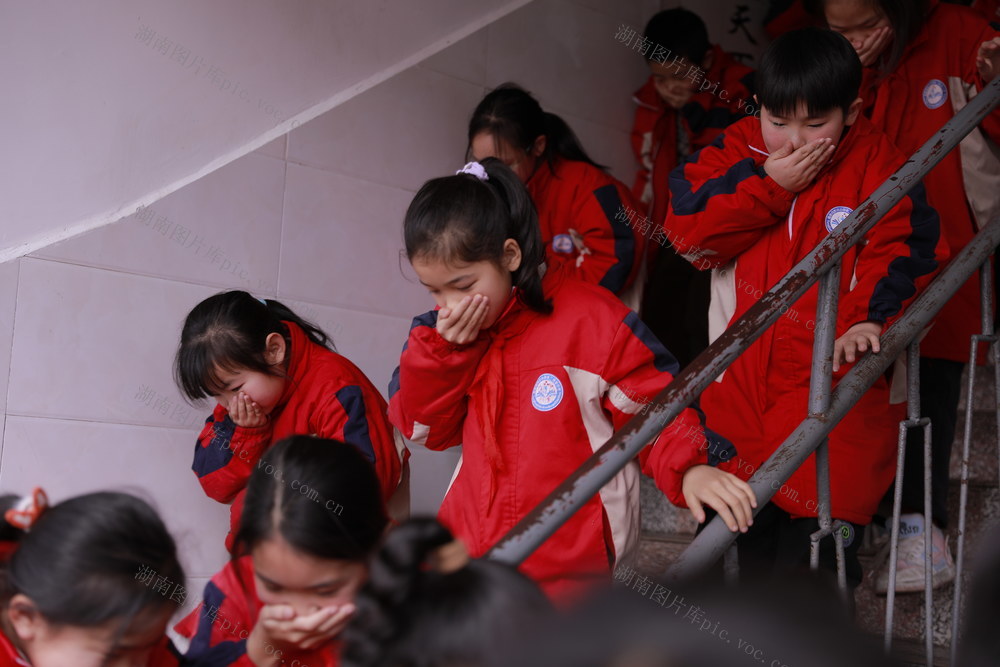  消防 演练 护航 校园 
 安全