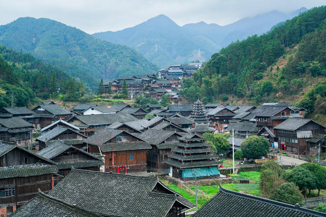 吊脚楼
少数民族
传统建筑
中国古建筑
村落
自然风光
文化遗产
旅游
古镇
民族风情
人文景观
传统文化
木质结构
依山而建
建筑群
芋头侗寨
芋头古侗寨
侗寨
鼓楼
侗族建筑
屋顶
乡村
建筑
旅行
旅游目的地
