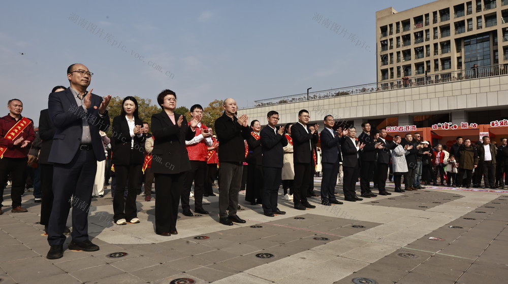 株洲启动学雷锋志愿服务月活动