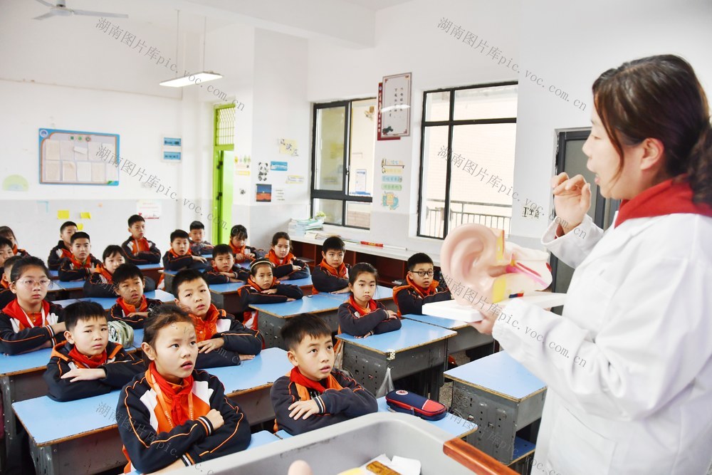  爱耳护耳  从小做起