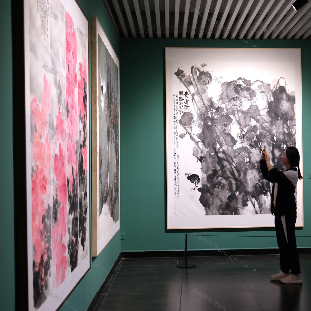 “李自健美术馆馆藏作品大展”