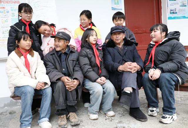  学雷锋   树新风   