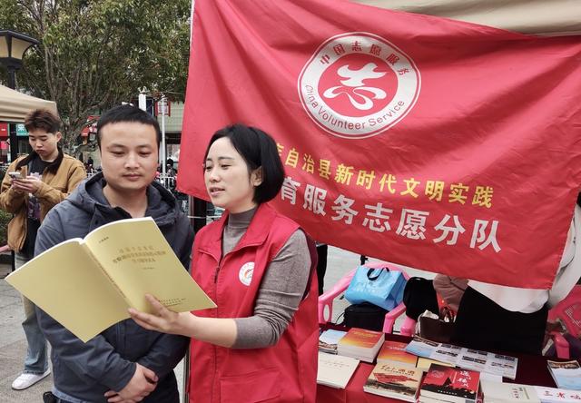 新时代雷锋故事打动市民
