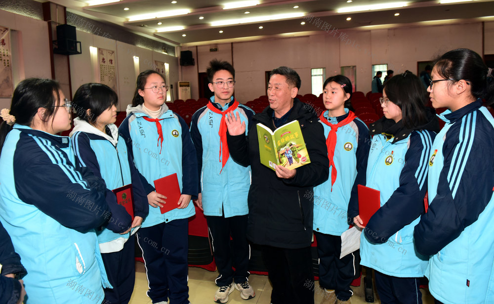 雷锋 学生 五老 故事 宣讲 学习