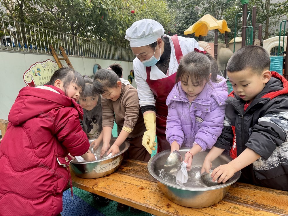 雷锋精神润童心
