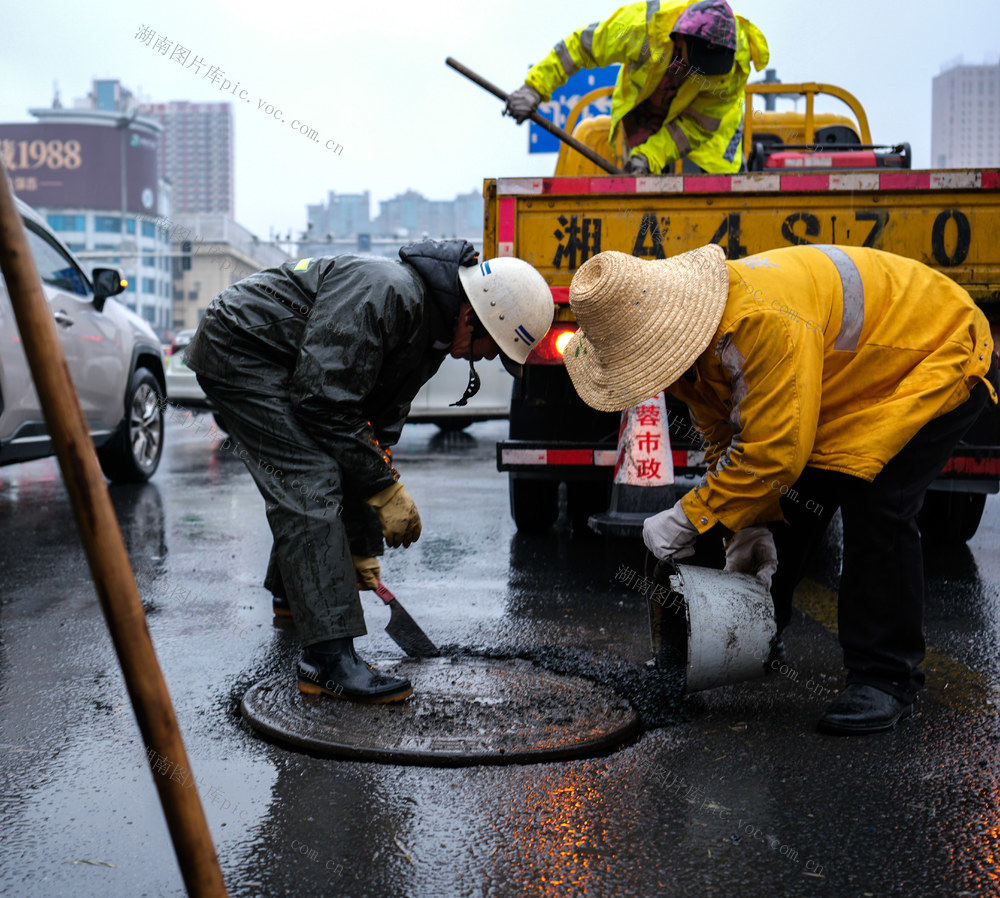 修井盖 ，保安全 