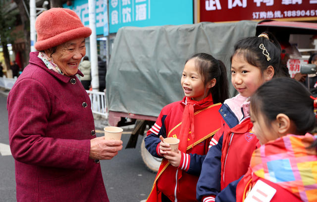 敬老人 学生 教育  通道县