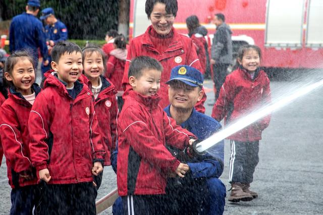 萌娃 消防 