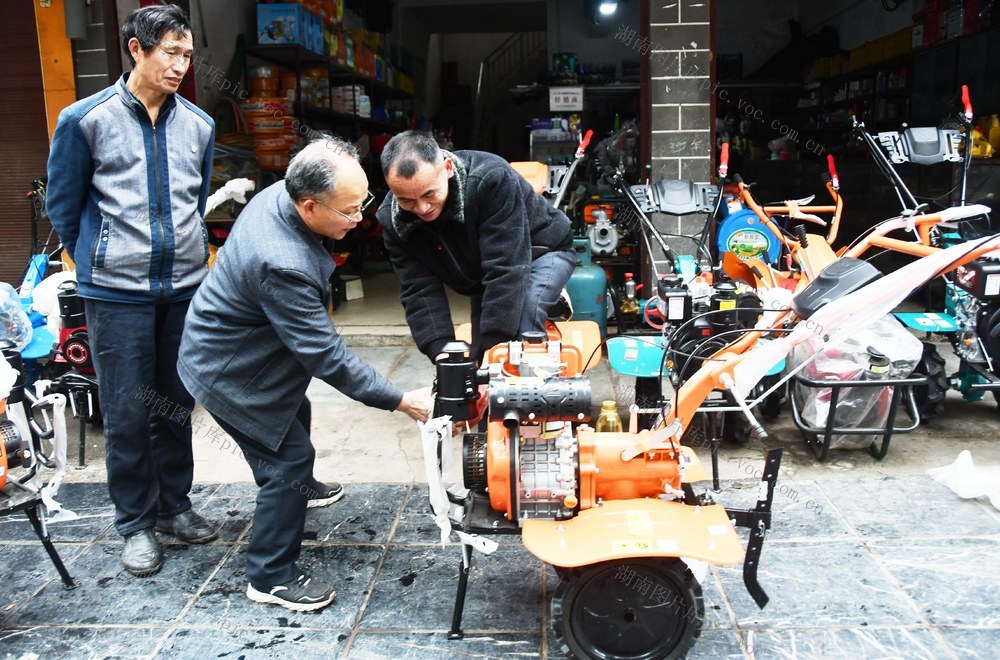 选购农机备春耕