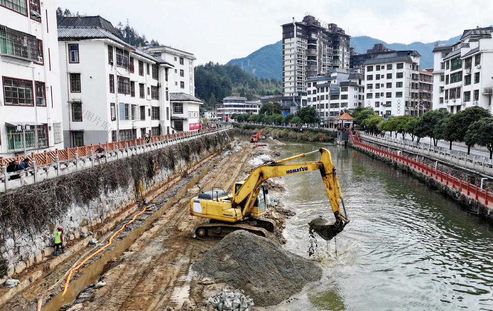 湖南桂东 沤江 清淤 通畅 挖机