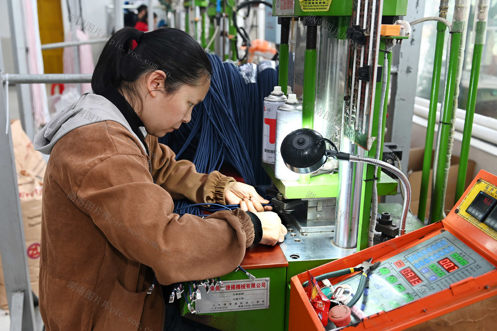 电子产品 民营 企业  村 就业 农村 村企 民企 民营经济 劳动力