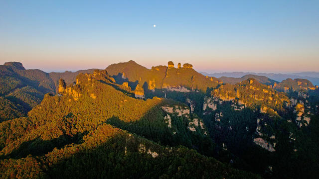 张家界
森林公园
日月同辉