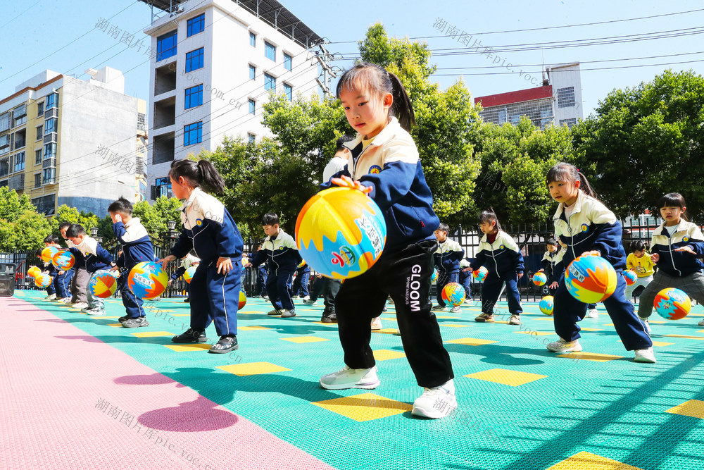 大课间  体育  运动  篮球  幼儿