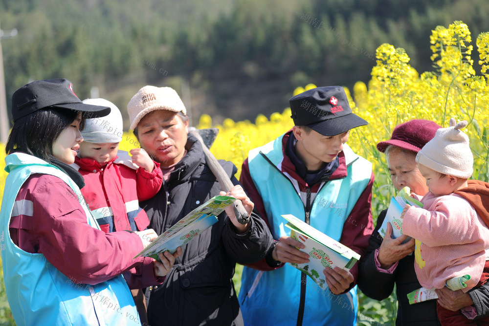 疾控 志愿者 开展 防治结核 知识 宣传 防护防患 意识 进村寨
