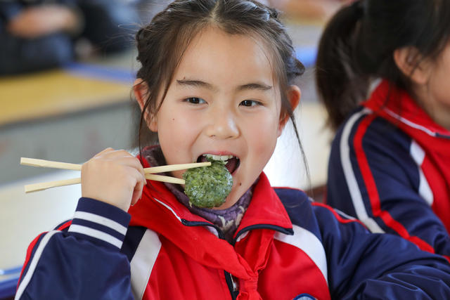 春分 民俗 做青草粑、玩立蛋、放风筝