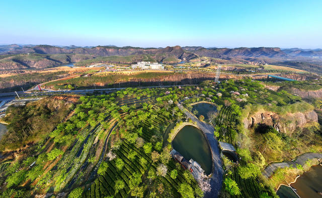 丹霞碧水  春和景明  气温回暖 
 湖南  郴州  苏仙区  高椅岭 
 景区  丹霞碧水  茶园  景观 
 壮美  如诗如画  春日画卷 乡村旅游  高椅岭  热门旅游  网红打卡  游客  自然  春天 