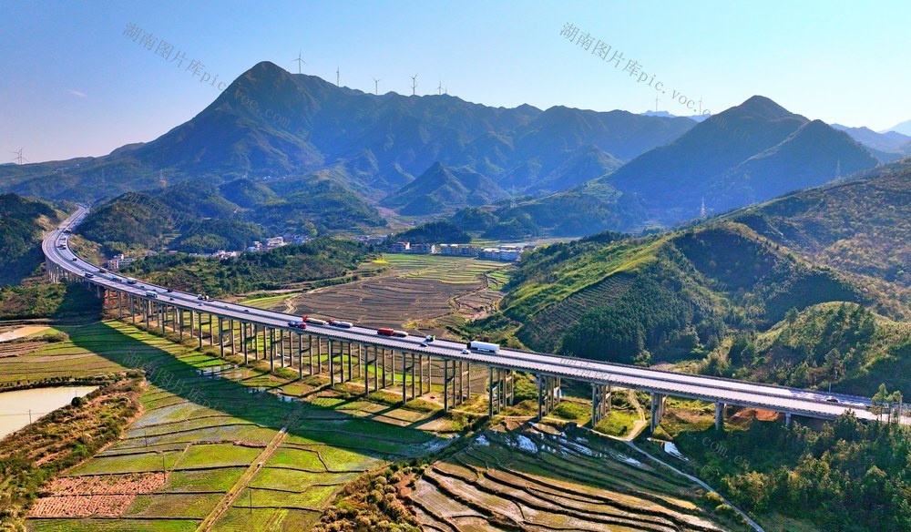 湖南  常宁  许广高速  车水马龙