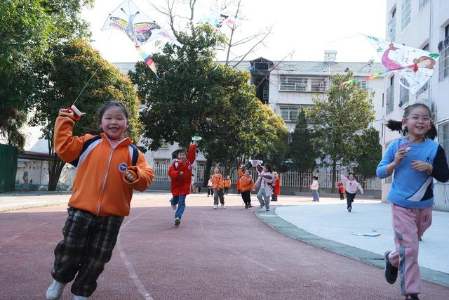 春分 放风筝 快乐课间 校园生活