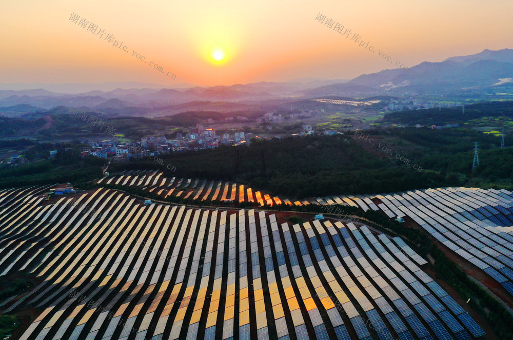 蓝山：光伏产业   绿色发展