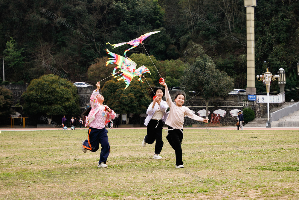 通道   风筝   户外  春光   春天