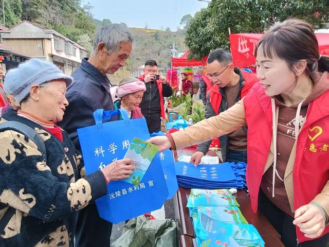送“法”到山乡