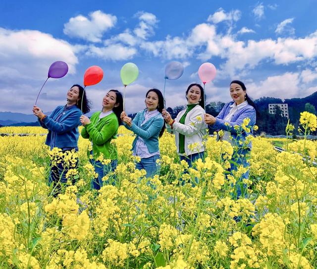 花香留客又留心
