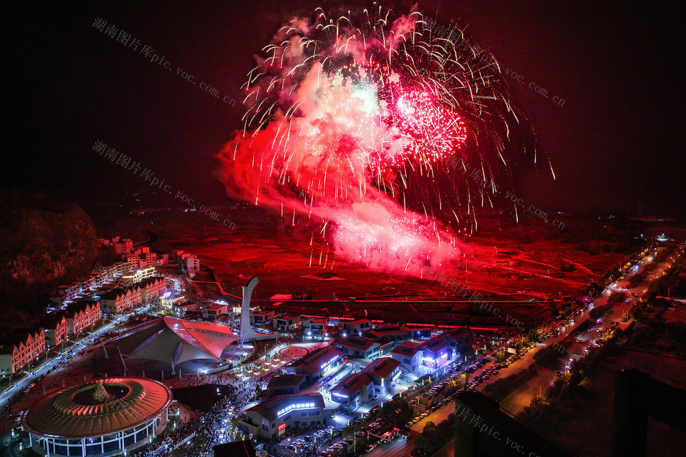 临武县：烟花璀璨