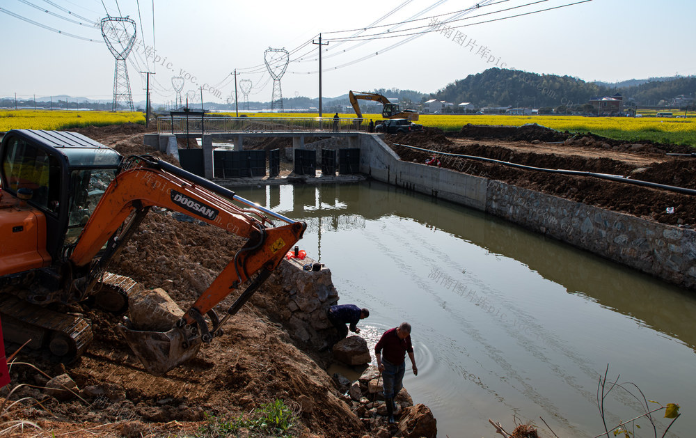 抢修  水毁  渠通