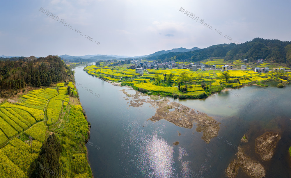 乡村,村落,田园风光,油菜花,河流,山峦,自然风光,生态,旅游,航拍,房屋,植被,鸟瞰,景观,春季,黄色,绿色,农村,山村,美丽乡村,湖南通道,乡村振兴,农村春天,春色,风景名胜,村庄,自然景观,宁静,航拍视角,自然,风景