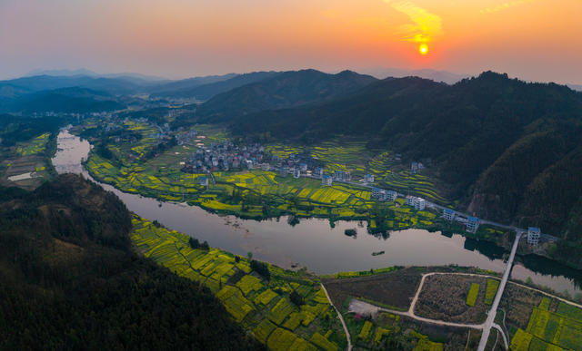 油菜花
乡村
田园风光
河流
自然景观
航拍
生态
绿色
金色
春季
村庄
农业
三农
油菜花田
油菜花海
春色
春日
风景
美丽乡村
乡村振兴
农村
山村
自然