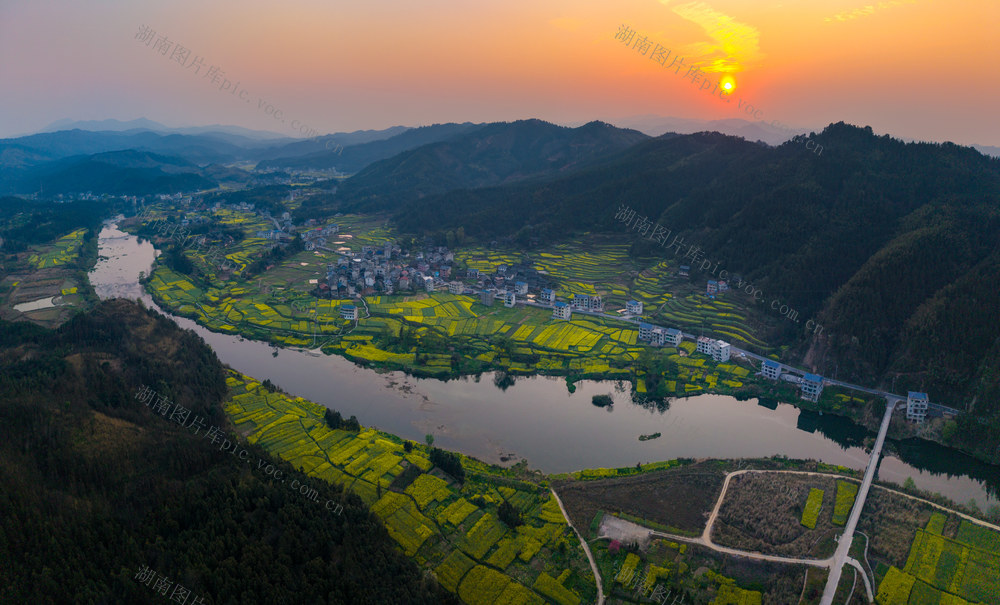 油菜花
乡村
田园风光
河流
自然景观
航拍
生态
绿色
金色
春季
村庄
农业
三农
油菜花田
油菜花海
春色
春日
风景
美丽乡村
乡村振兴
农村
山村
自然