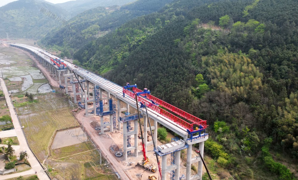 零道高速（双牌段）施工忙	