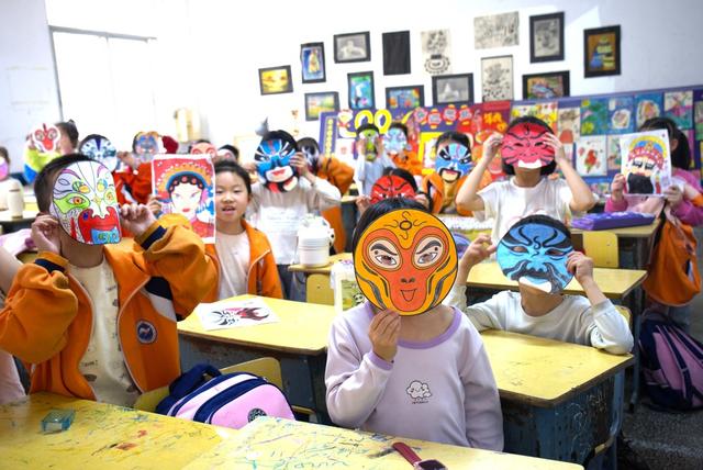 戏剧日 画脸谱 非遗 文化