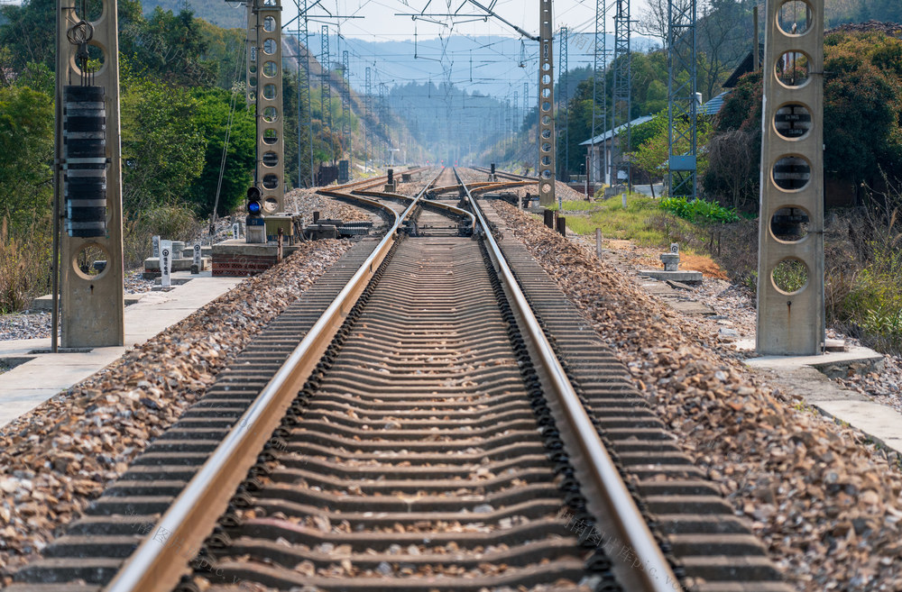 铁路
铁轨
轨道
延伸
交通
运输
火车轨道
钢轨
基础设施
线路
枕木
前进的道路
铁轨轨道
铁路运输
