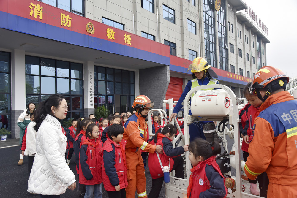 中小学生安全教育日 消防员 沉浸式体验 消防安全 自救能力