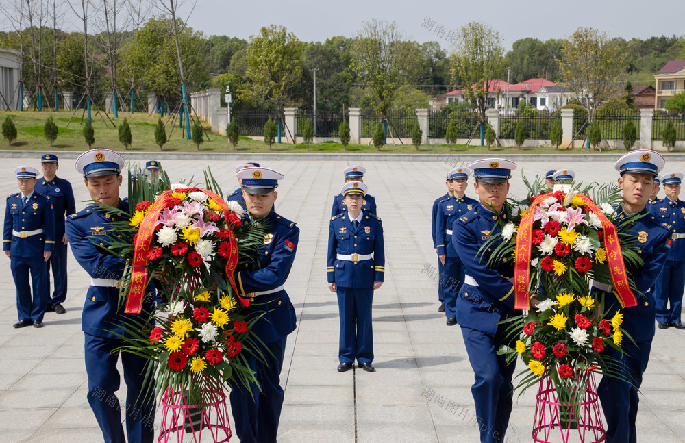 清明祭英烈 扫墓活动