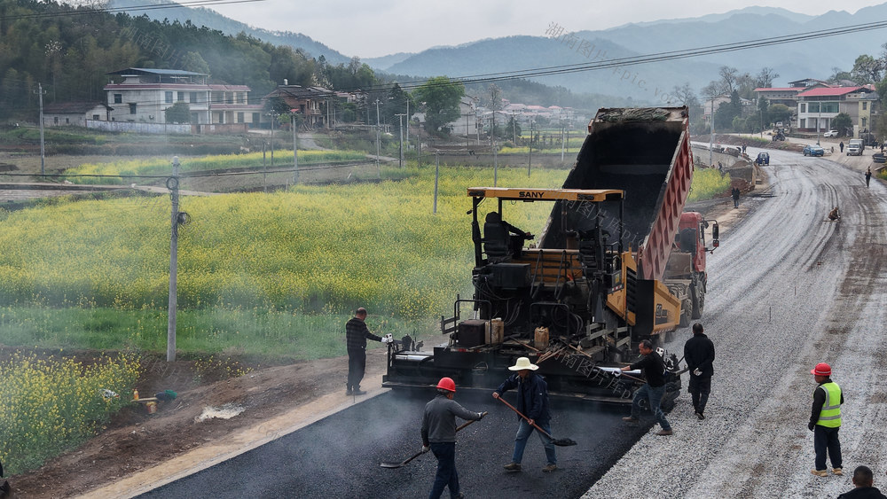 香杏线（X019）铺洒沥青混泥土
