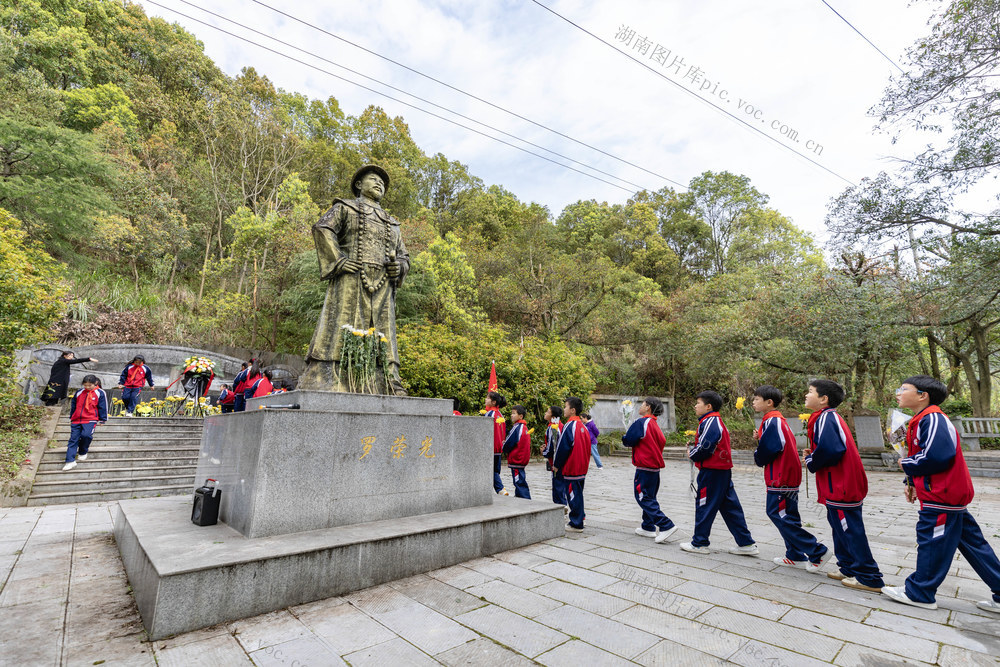 清明祭扫 罗荣光 爱国主义