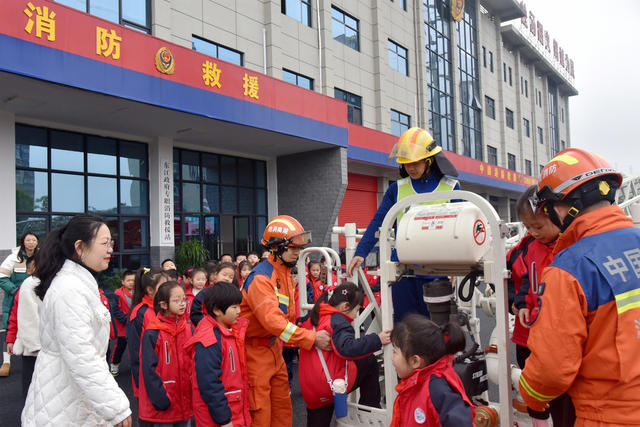 全国中小学生安全教育日 学生  消防 知识