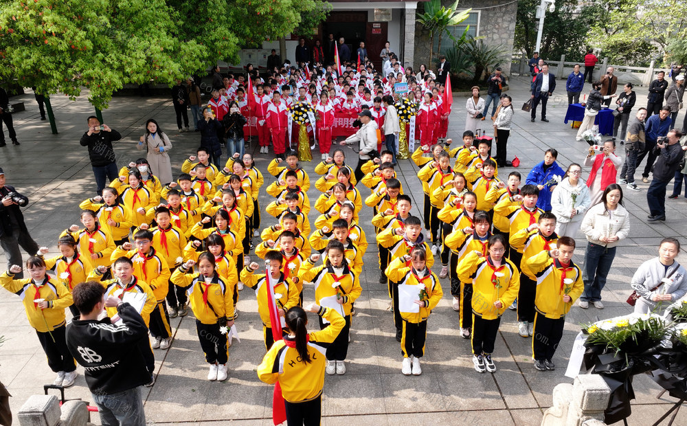清明节 祭扫 缅怀 先烈