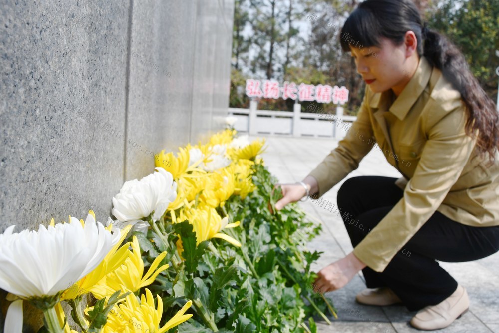 清明祭先烈  厚植爱国情   