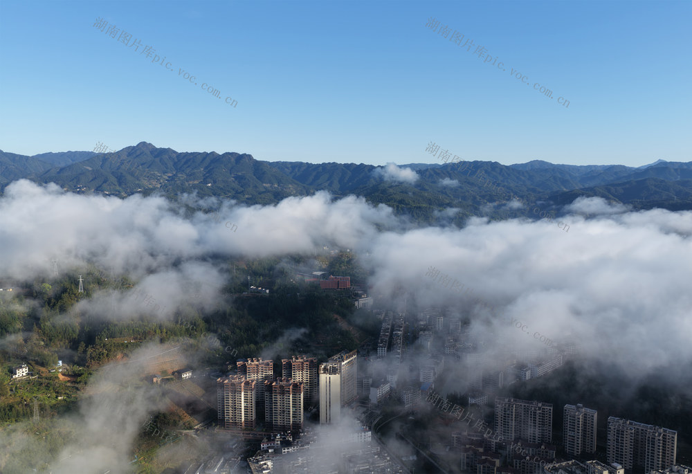 湖南桂东、桂东县城、春日云海、晨岚、青山、流云、罗霄群山、天然氧吧、生态、诗意