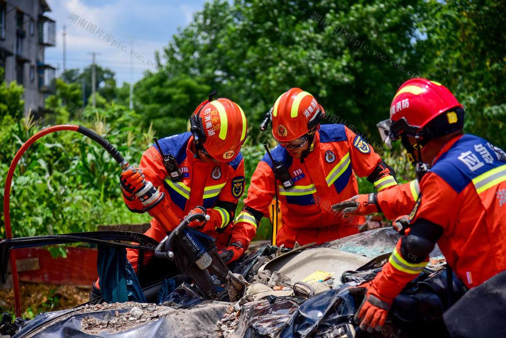 救援 消防 破拆 车辆破拆 抢险 被困