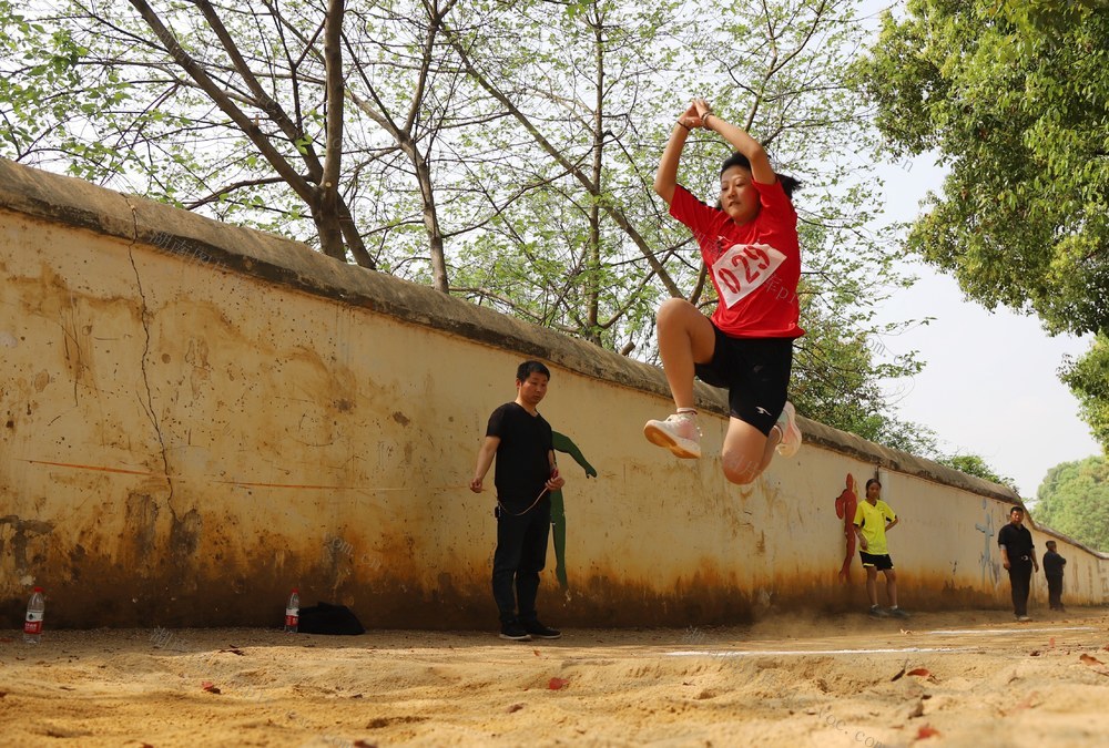 体育运动 学校 每天一节体育课