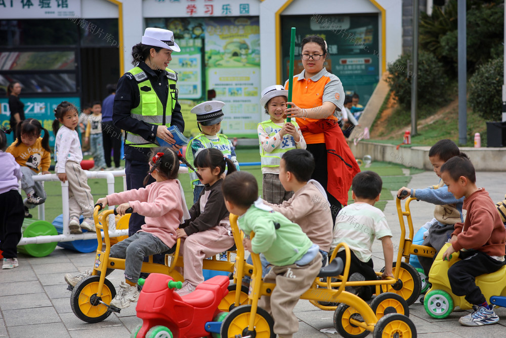 交警 模拟 交通 学校 红绿灯