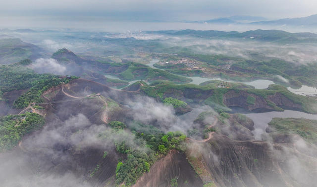 游客  湖南  郴州  苏仙区  高椅岭景区  游览  丹霞  废料炉渣  消纳场  蝶变重生  