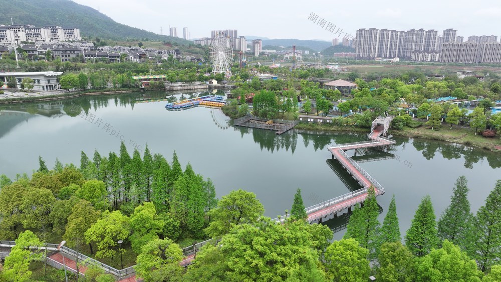 湖南  郴州市  苏仙区  东湖公园  春和景明     重金属污染   苏仙区委  区政府  重金属污染治理   郴州长卷  文旅街  欢乐世界  游乐园  林中之城  郴州旅游  网红  “打卡”点   黄建华 