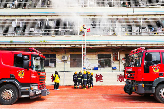 消防  救援  演练  校园