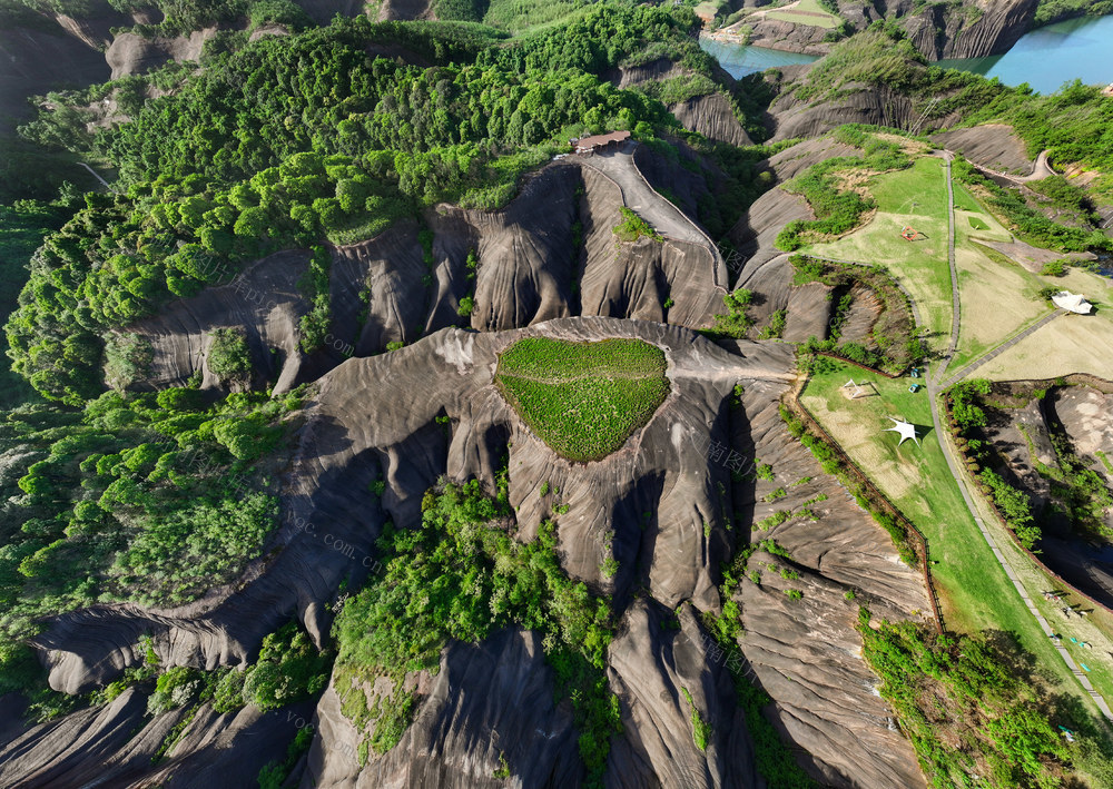 航拍  湖南  郴州 苏仙区  飞天山国家地质公园  丹霞之心 丹霞地貌  植被  山水画卷 